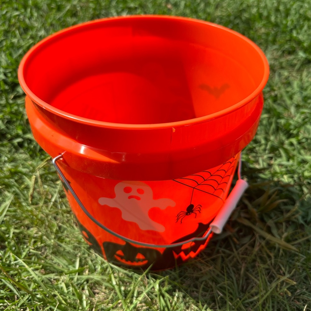 Home Depot halloween bucket 2 gallon